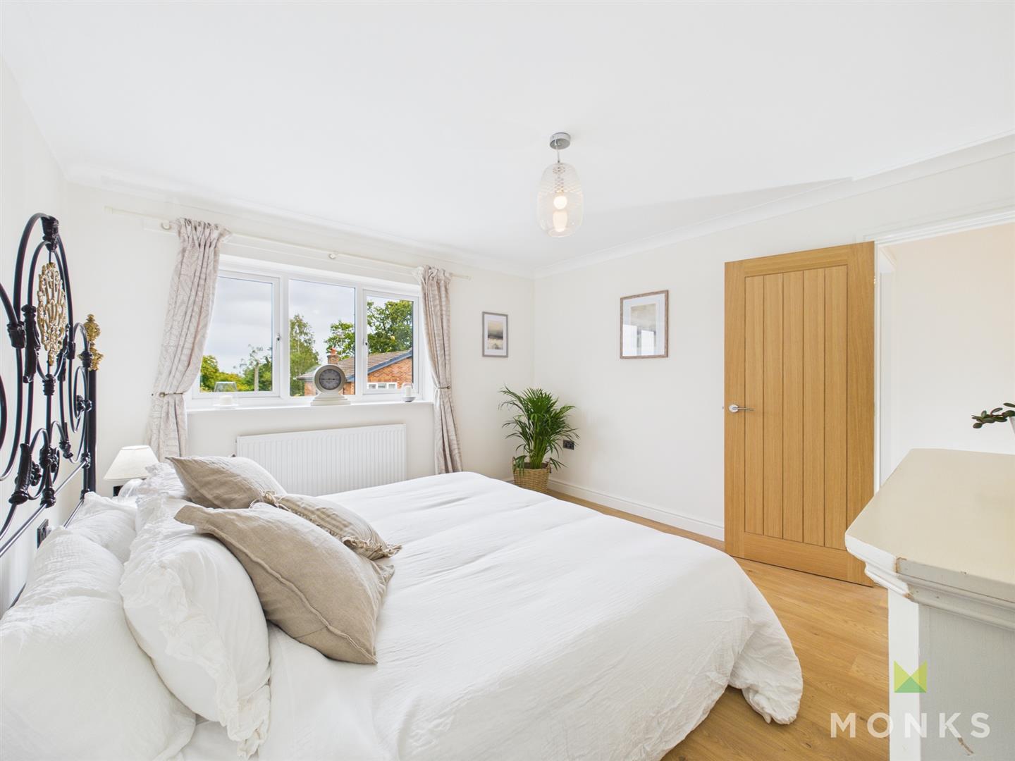 37 Llanforda Mead, Oswestry, SY11 1TS For Sale